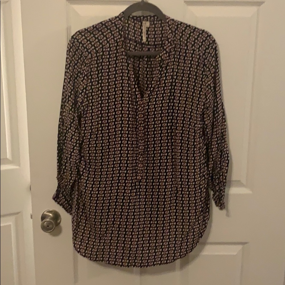 Red, black & white circular pattern silky blouse